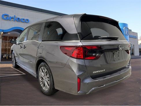 New 2026 Honda Odyssey Touring image 3