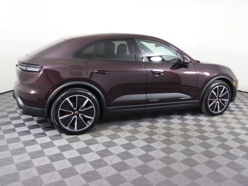 Certified 2025 Porsche Macan 4S Electric AWD/4WD image 10