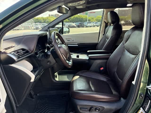 Used 2024 Toyota Sienna Platinum AWD/4WD image 17