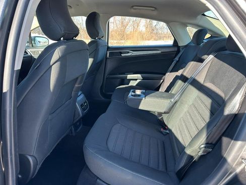 Used 2019 Ford Fusion SE image 10