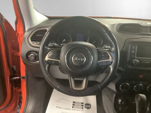 Used 2017 Jeep Renegade Latitude w/ Popular Equipment Group image 12