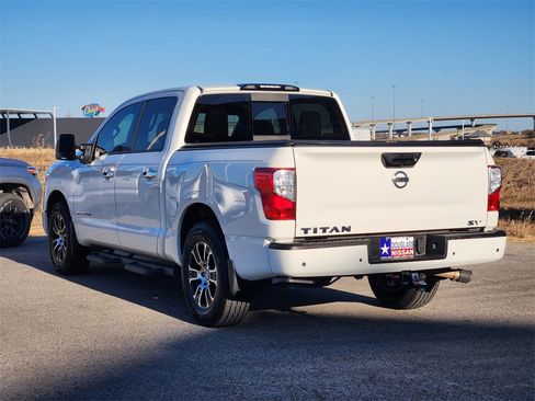 Used 2021 Nissan Titan SV w/ SV Convenience Package image 3