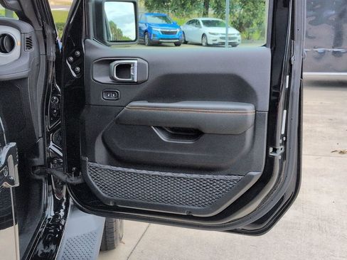 Used 2025 Jeep Wrangler Unlimited Sahara AWD/4WD image 20