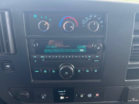 Used 2017 Chevrolet Express 3500 LT w/ LT Preferred Equipment Group RWD image 17
