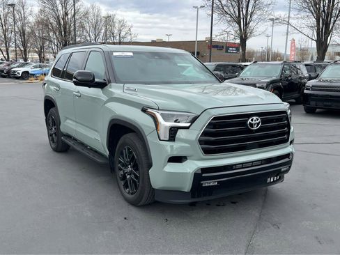Used 2025 Toyota Sequoia 4WD image 4
