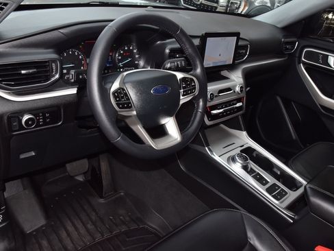 Used 2023 Ford Explorer XLT w/ Equipment Group 202A image 33