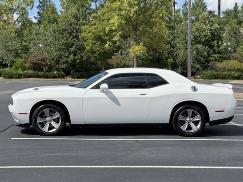 Used 2019 Dodge Challenger SXT RWD image 3