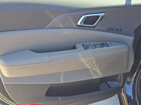 New 2026 Kia Carnival EX image 18