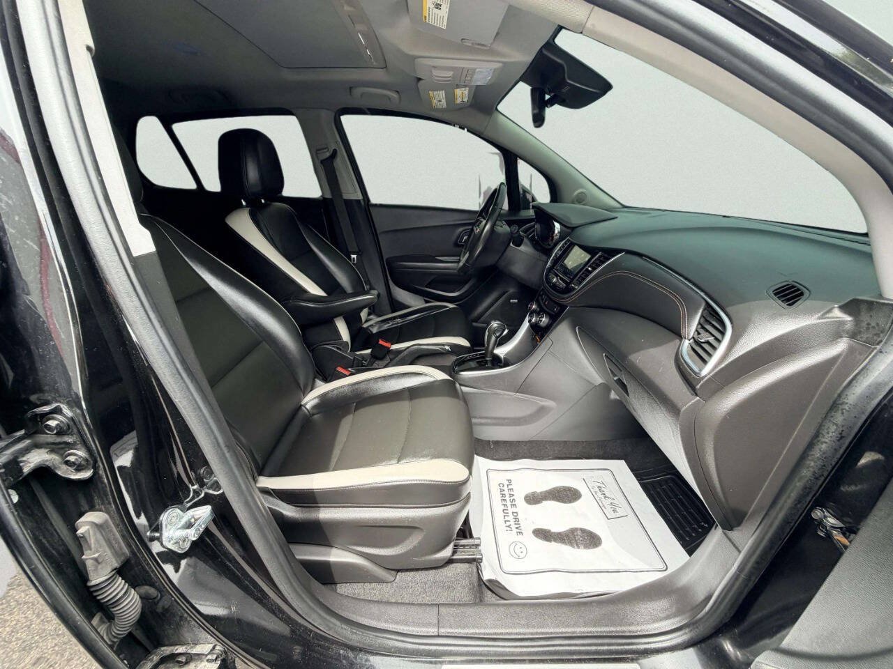 Used 2018 Chevrolet Trax Premier w/ Midnight Edition FWD image 30