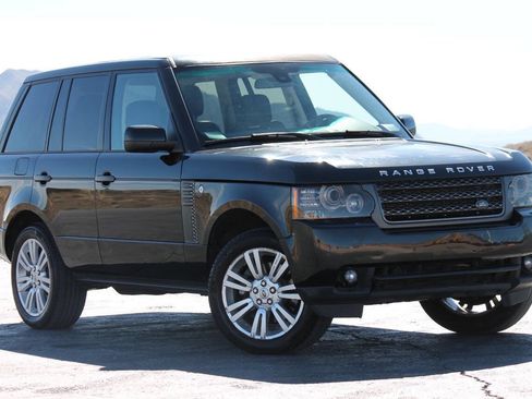 Used 2011 Land Rover Range Rover HSE LUX image 2