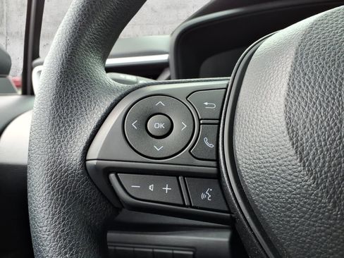 Used 2025 Toyota Corolla LE image 21