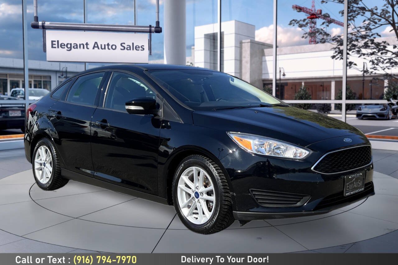Used 2018 Ford Focus SE w/ Cold Weather Package FWD image 3
