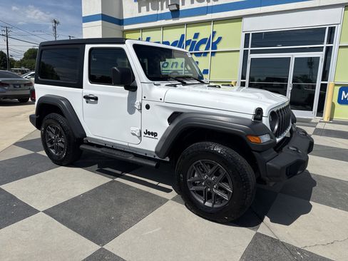 Used 2025 Jeep Wrangler Sport image 2