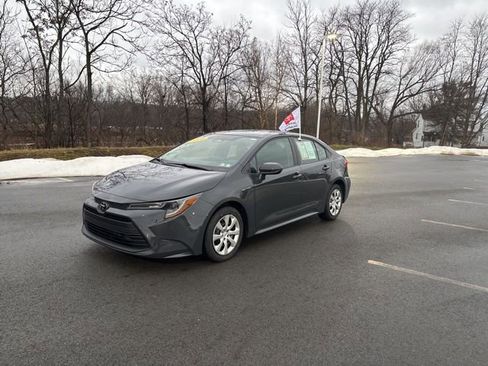 Certified 2024 Toyota Corolla LE image 1