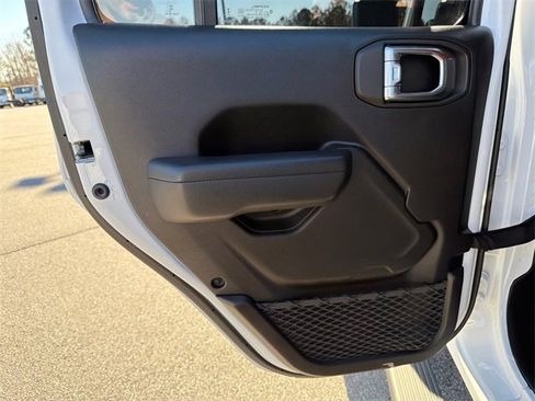 Used 2025 Jeep Wrangler Sport image 22