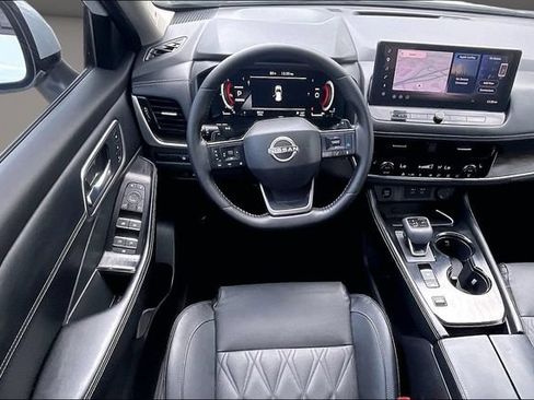 Used 2025 Nissan Rogue Platinum FWD image 5