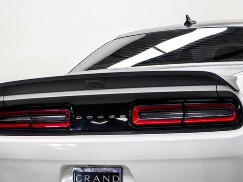 Used 2019 Dodge Challenger SRT Hellcat Redeye image 13