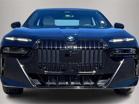 Certified 2023 BMW 740i w/ Executive Package image 3
