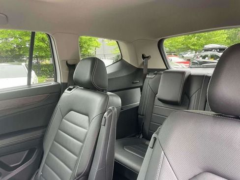 Used 2025 Volkswagen Atlas SEL AWD/4WD image 15