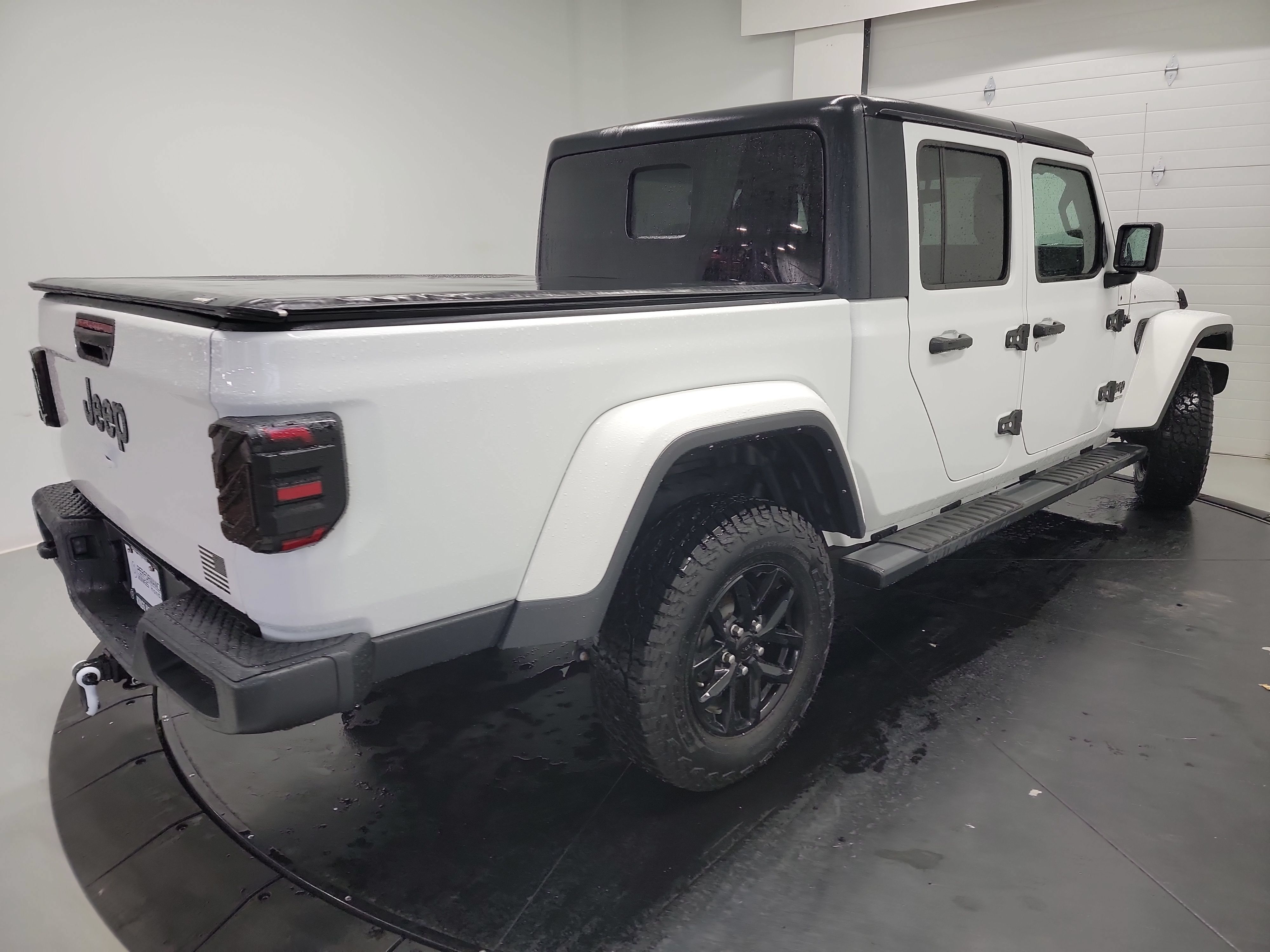 Used 2022 Jeep Gladiator Sport AWD/4WD image 9