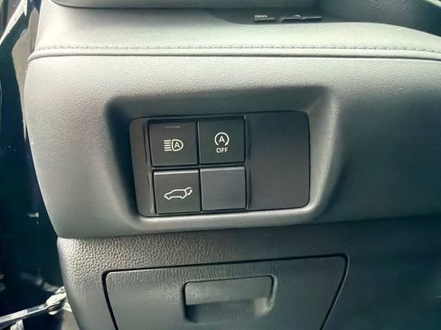 Used 2023 Toyota Highlander XLE AWD/4WD image 27