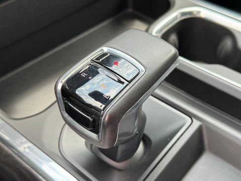 Used 2022 Chevrolet Silverado 1500 LTZ AWD/4WD image 19