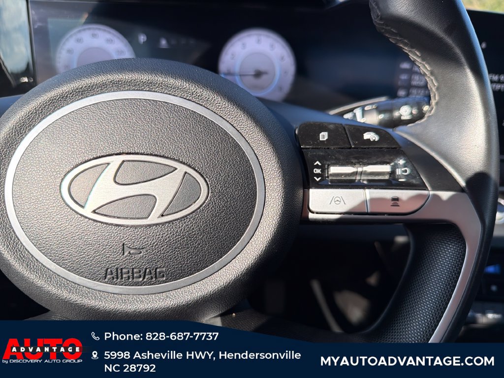 Used 2025 Hyundai Elantra SEL FWD image 23