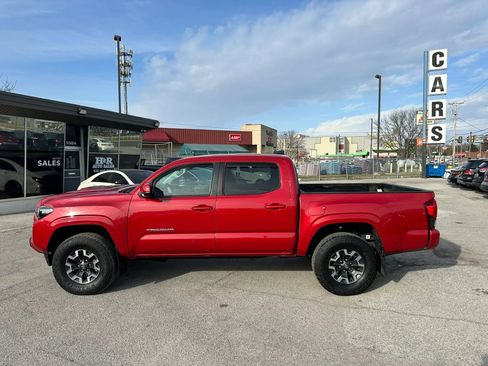 Used 2022 Toyota Tacoma SR AWD/4WD image 2