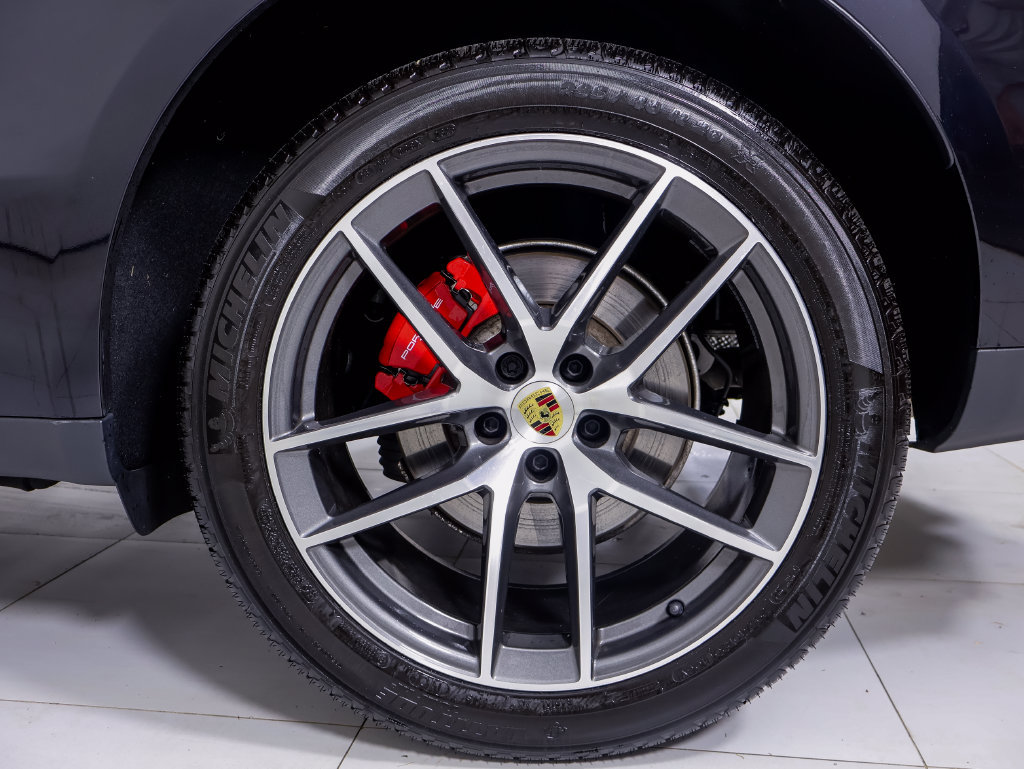 Certified 2023 Porsche Macan S AWD/4WD image 32