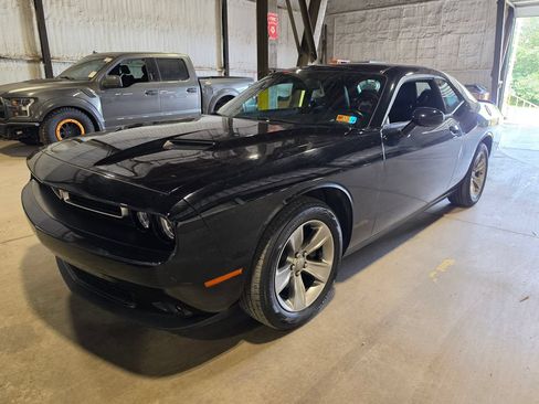 Used 2019 Dodge Challenger SXT w/ Driver Convenience Group RWD image 1