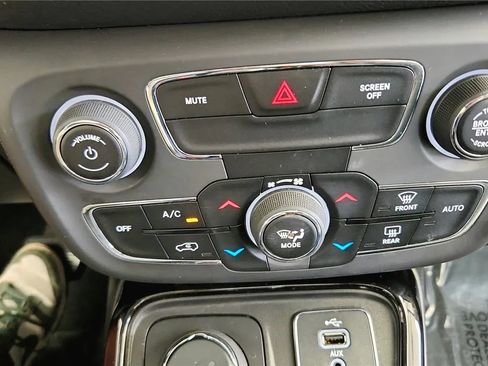 Used 2018 Jeep Compass Limited AWD/4WD image 18