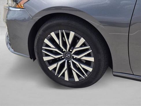Used 2025 Nissan Altima 2.5 SV FWD image 21
