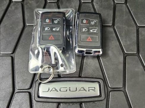 Used 2025 Jaguar F-PACE R-Dynamic S image 61