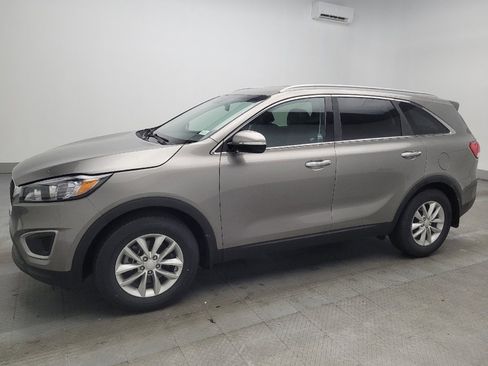 Used 2016 Kia Sorento LX w/ LX Convenience Package image 2
