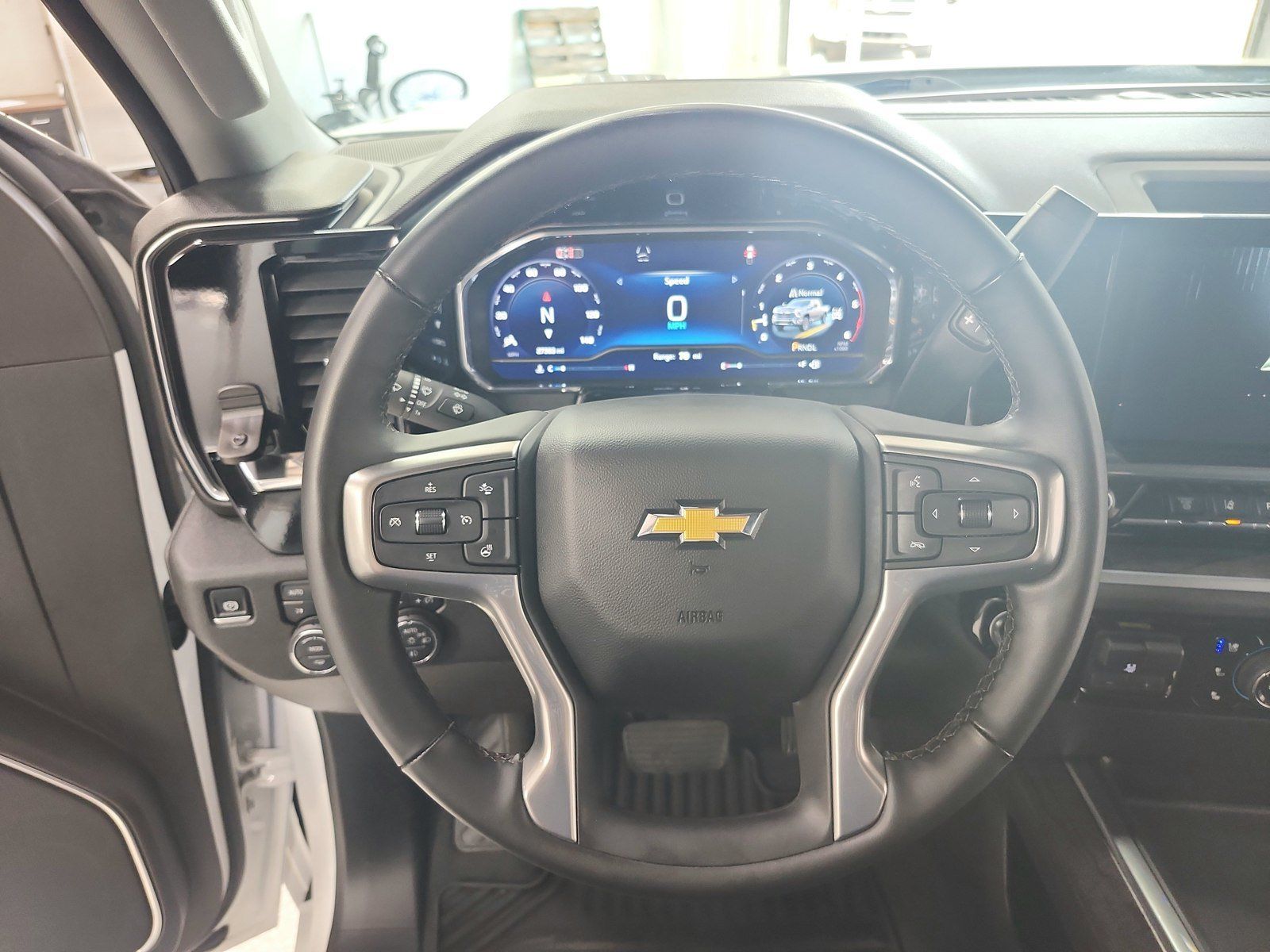 Used 2025 Chevrolet Silverado 2500 LTZ w/ LTZ Convenience Package AWD/4WD image 23