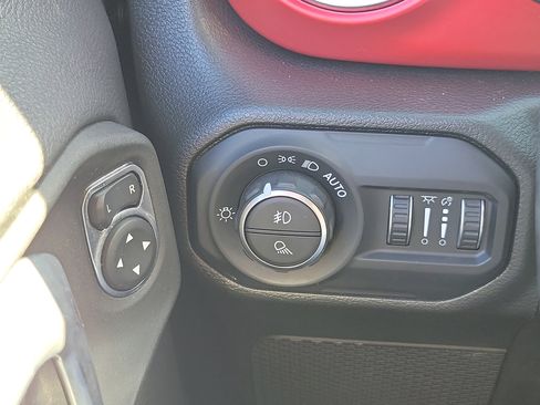 Used 2022 Jeep Gladiator Rubicon w/ Cold Weather Group image 26