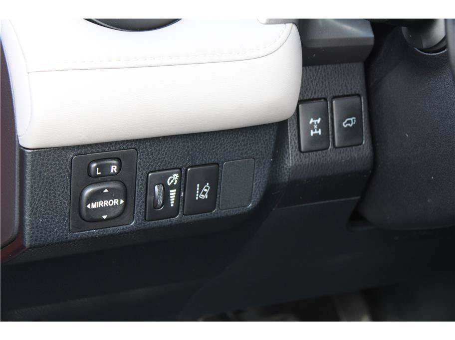 Used 2017 Toyota RAV4 XLE AWD/4WD image 16