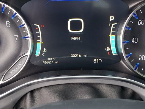 Used 2025 Chrysler Pacifica Limited FWD image 21