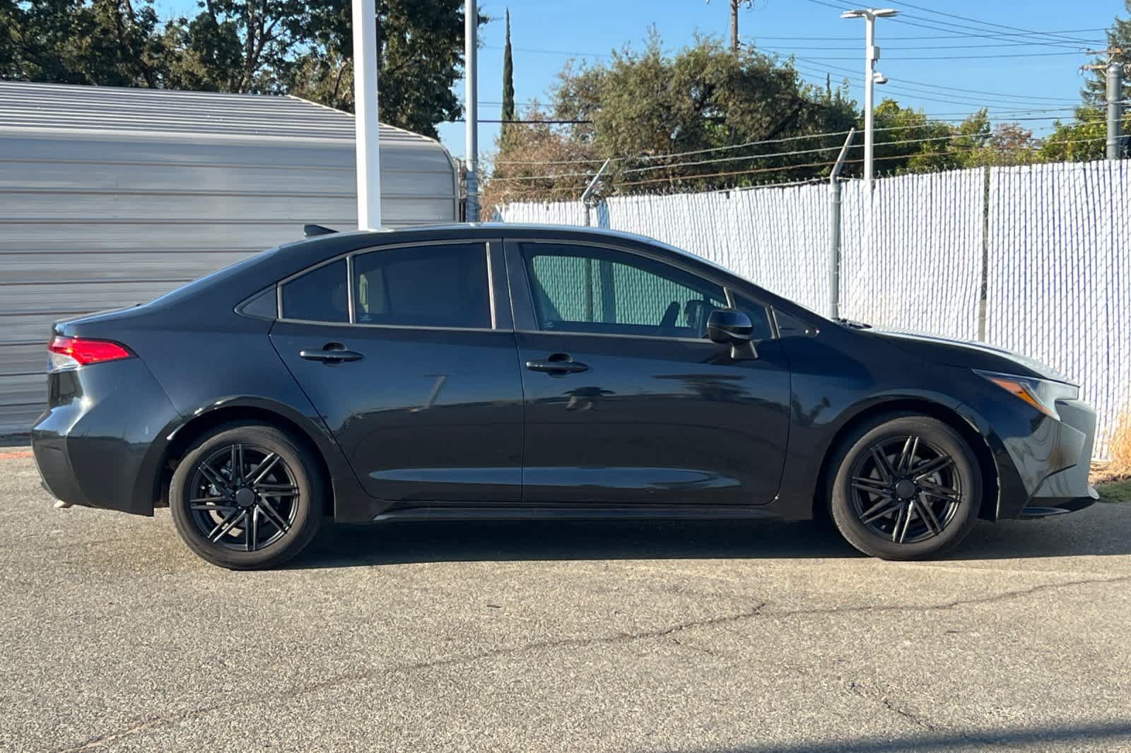 Used 2020 Toyota Corolla LE FWD image 6