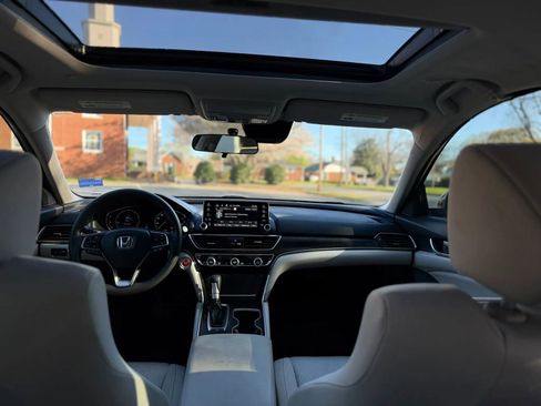 Used 2018 Honda Accord EX image 14