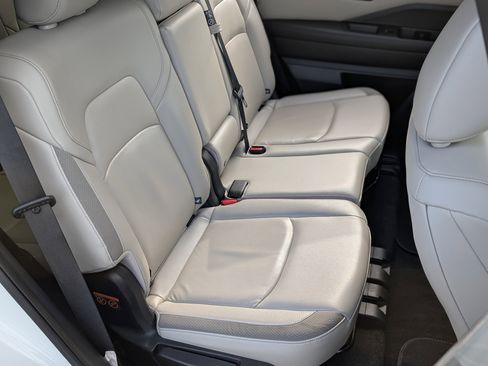 Used 2022 Nissan Pathfinder SL w/ Lighting Package (N92) image 22