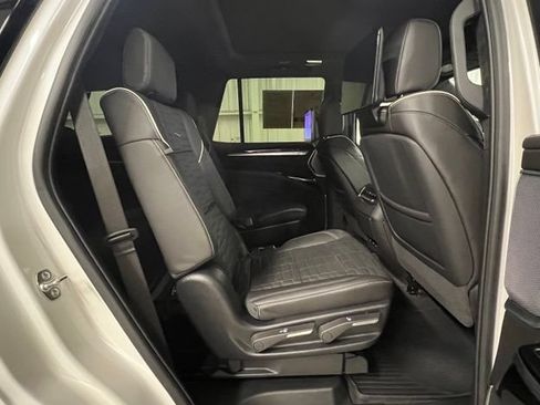Used 2025 Cadillac Escalade Sport Platinum AWD/4WD image 18
