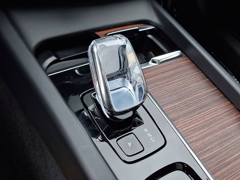 Used 2023 Volvo XC60 B5 Ultimate w/ Climate Package image 16