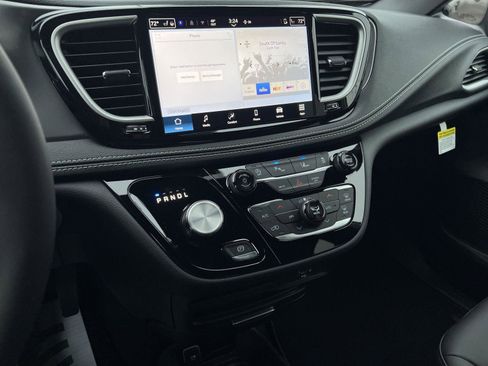 New 2026 Chrysler Pacifica Select image 21