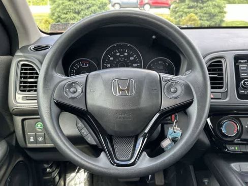 Used 2019 Honda HR-V LX image 7
