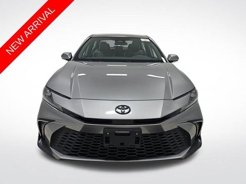Used 2025 Toyota Camry SE AWD/4WD image 1