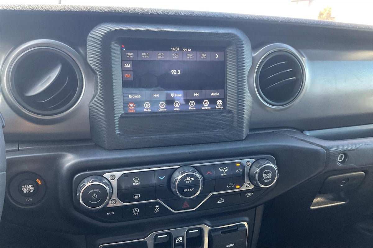 Used 2023 Jeep Gladiator Sport AWD/4WD image 6