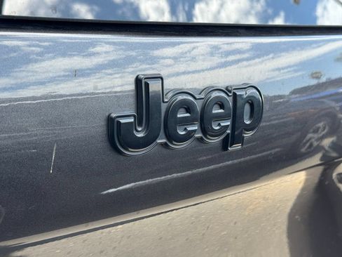 Used 2017 Jeep Cherokee Sport FWD image 8