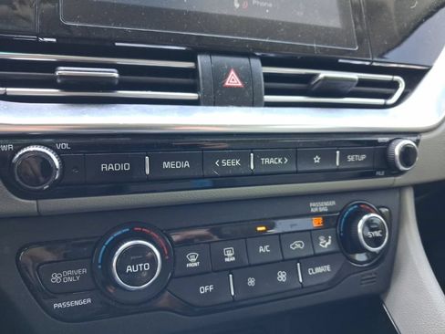Used 2020 Kia Niro Touring FWD image 25