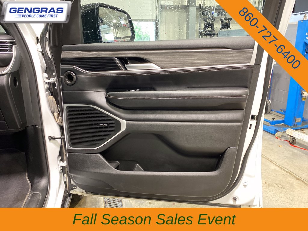 Certified 2024 Jeep Wagoneer Series III AWD/4WD image 48